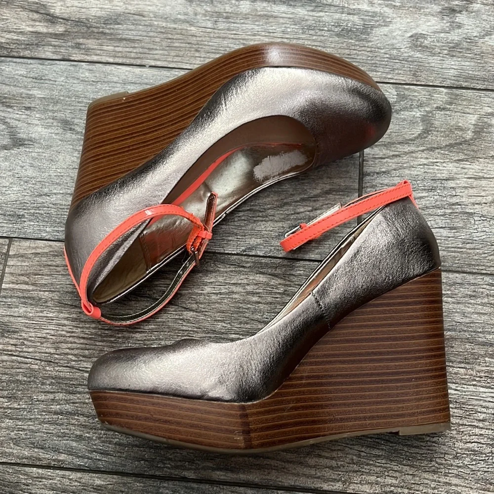 R2 Metallic Pewter Wedge Sandals with Coral Straps